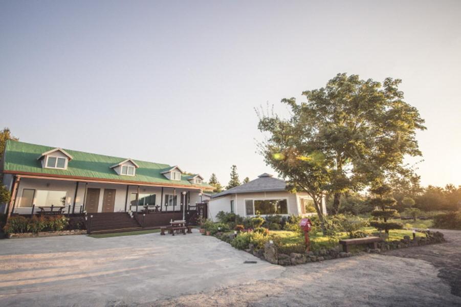 Sunyang Village Pension Jeju Buitenkant foto